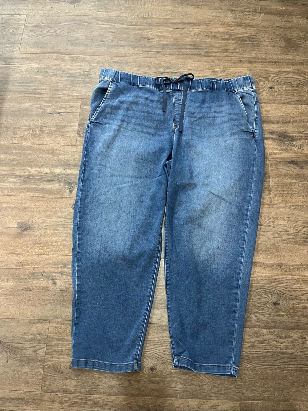 Gloria Vanderbilt Woman’s Medium Blue Relaxed Denim Joggers